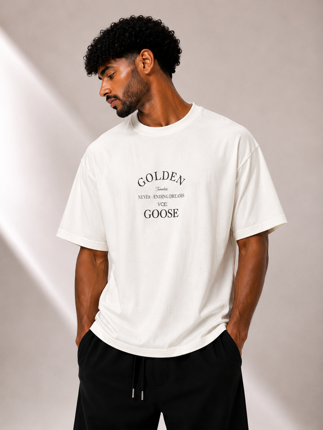 טי שירט - GOLDEN GOOSE - לבן כיתוב שחור באמצע