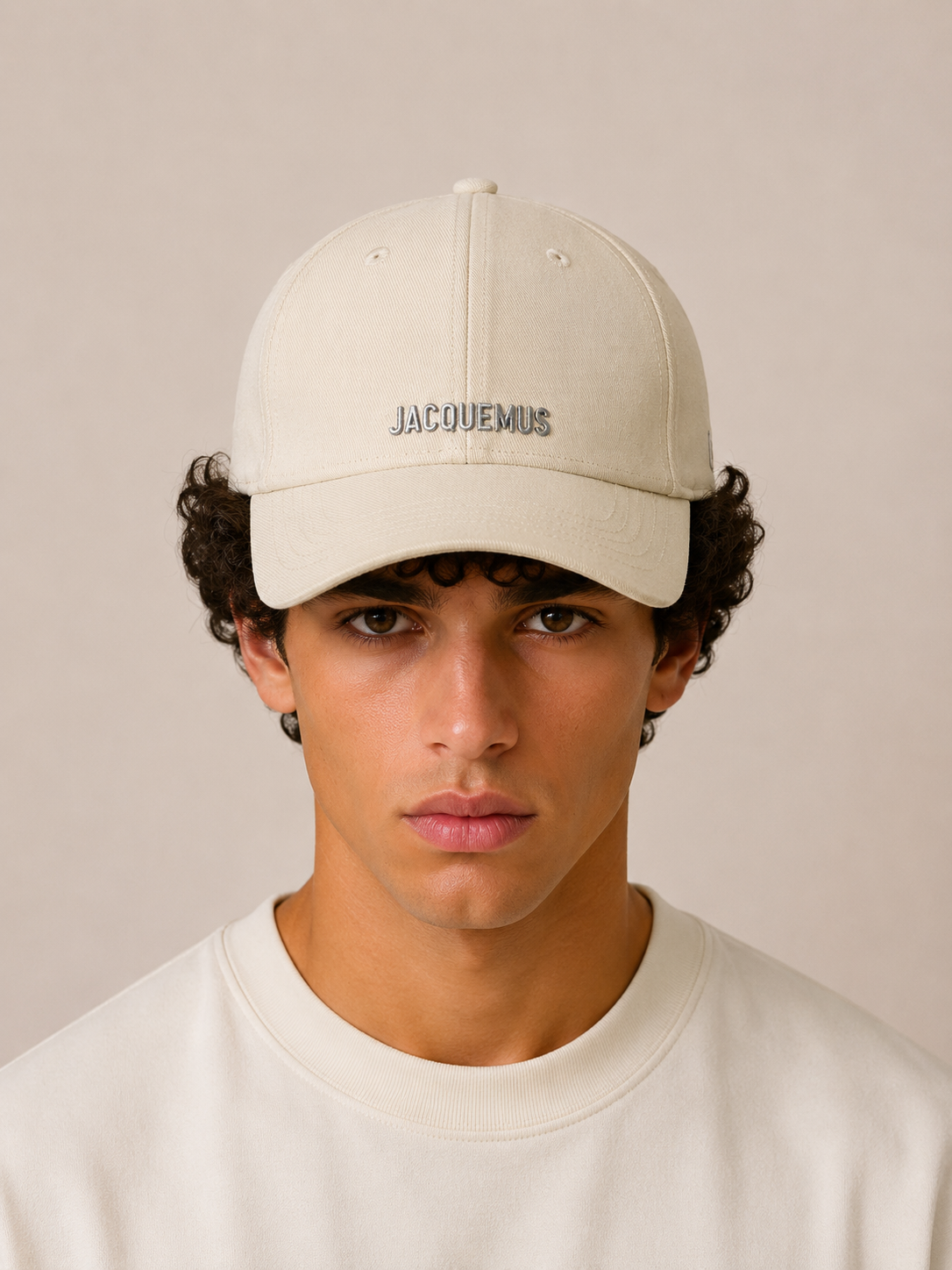 כובע JACQUEMUS - צהוב בהיר עם לוגו כסוף
