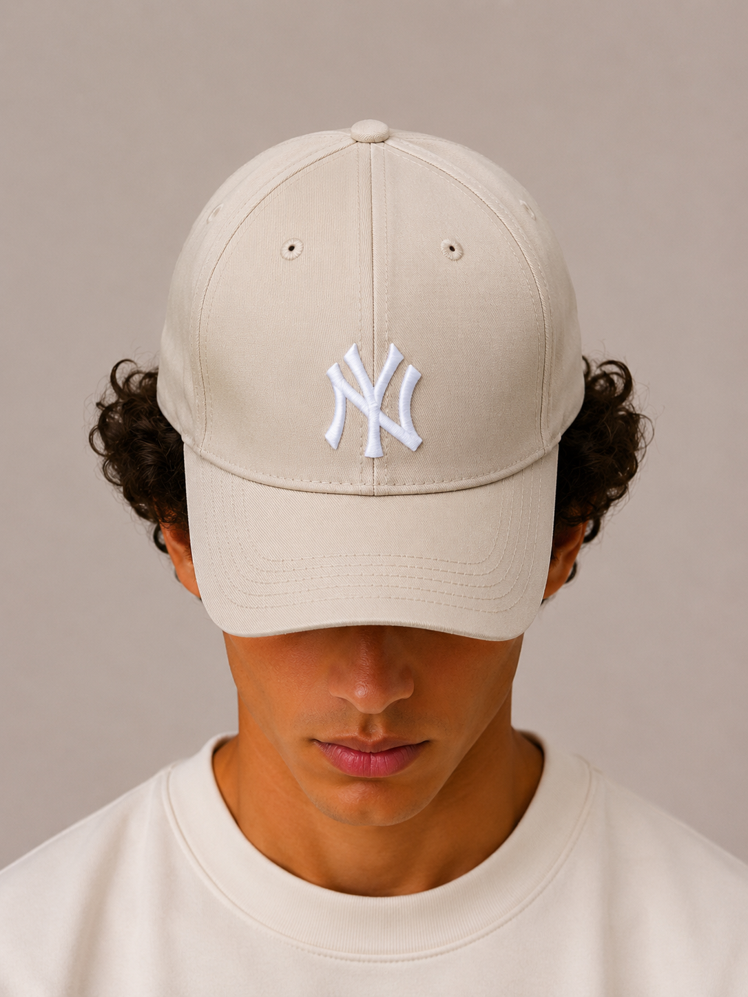 כובע NEW ERA - חום בהיר עם לוגו לבן