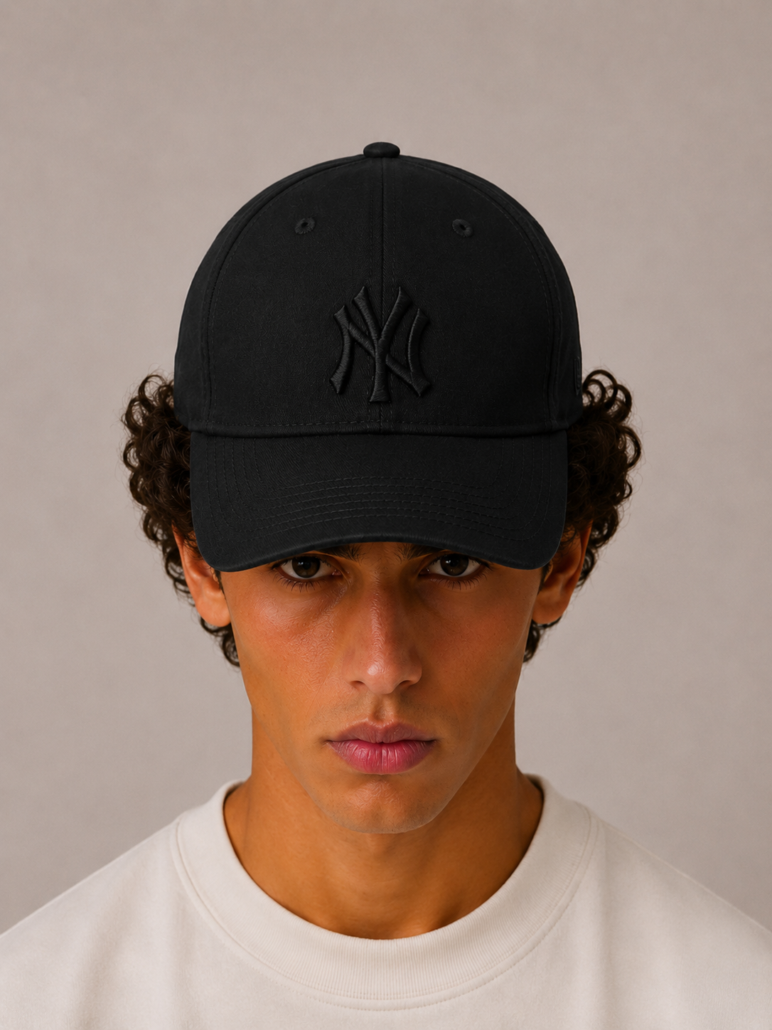 כובע NEW ERA - שחור עם לוגו שחור