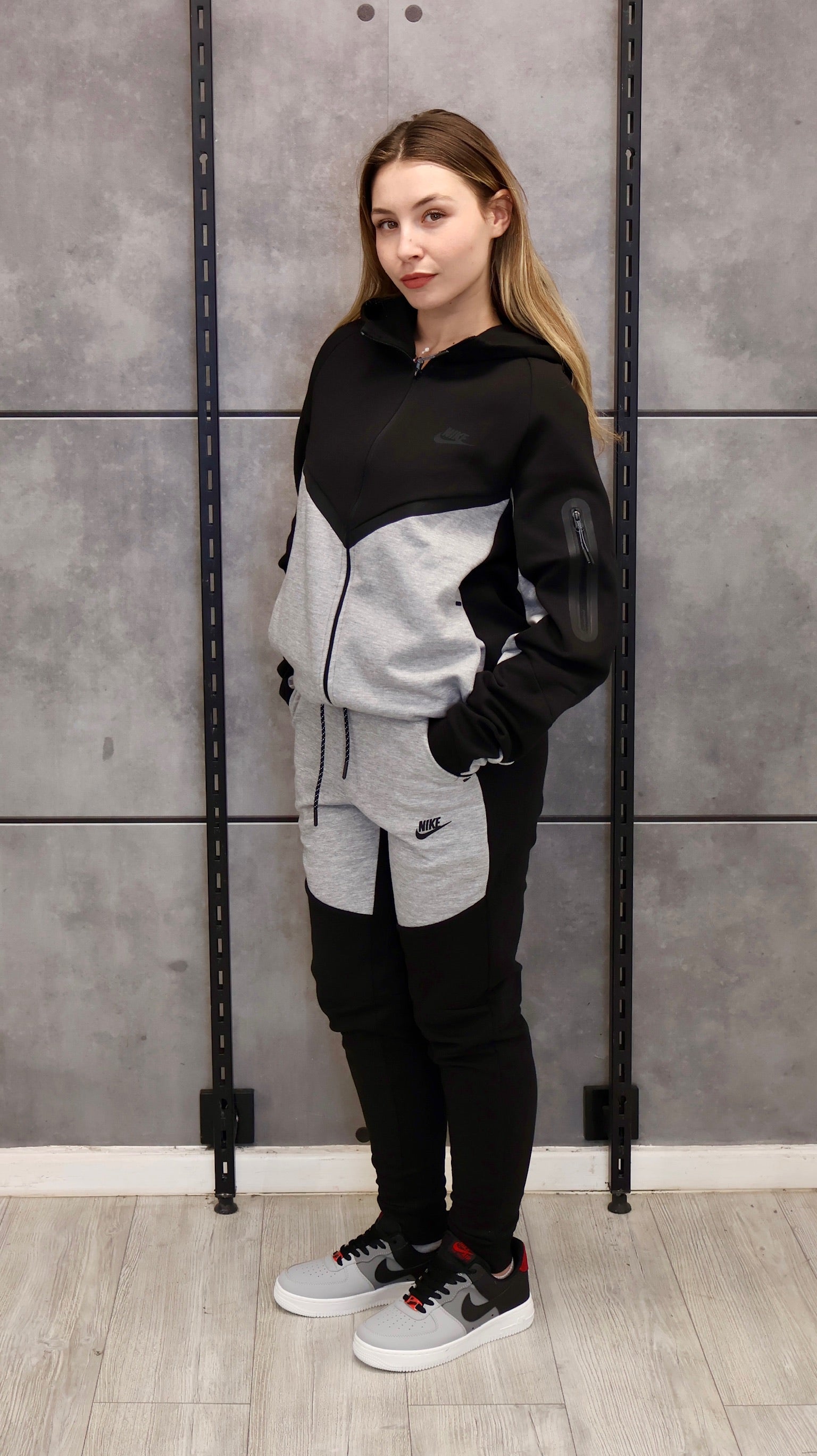 חליפה שחור אפור 2026 - TECH FLEECE - יוניסקס