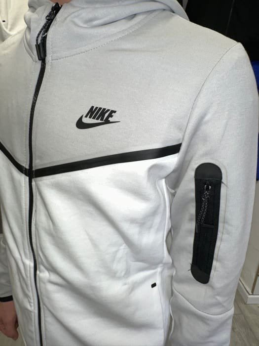 חליפה אפור לבן 2023 - TECH FLEECE - יוניסקס