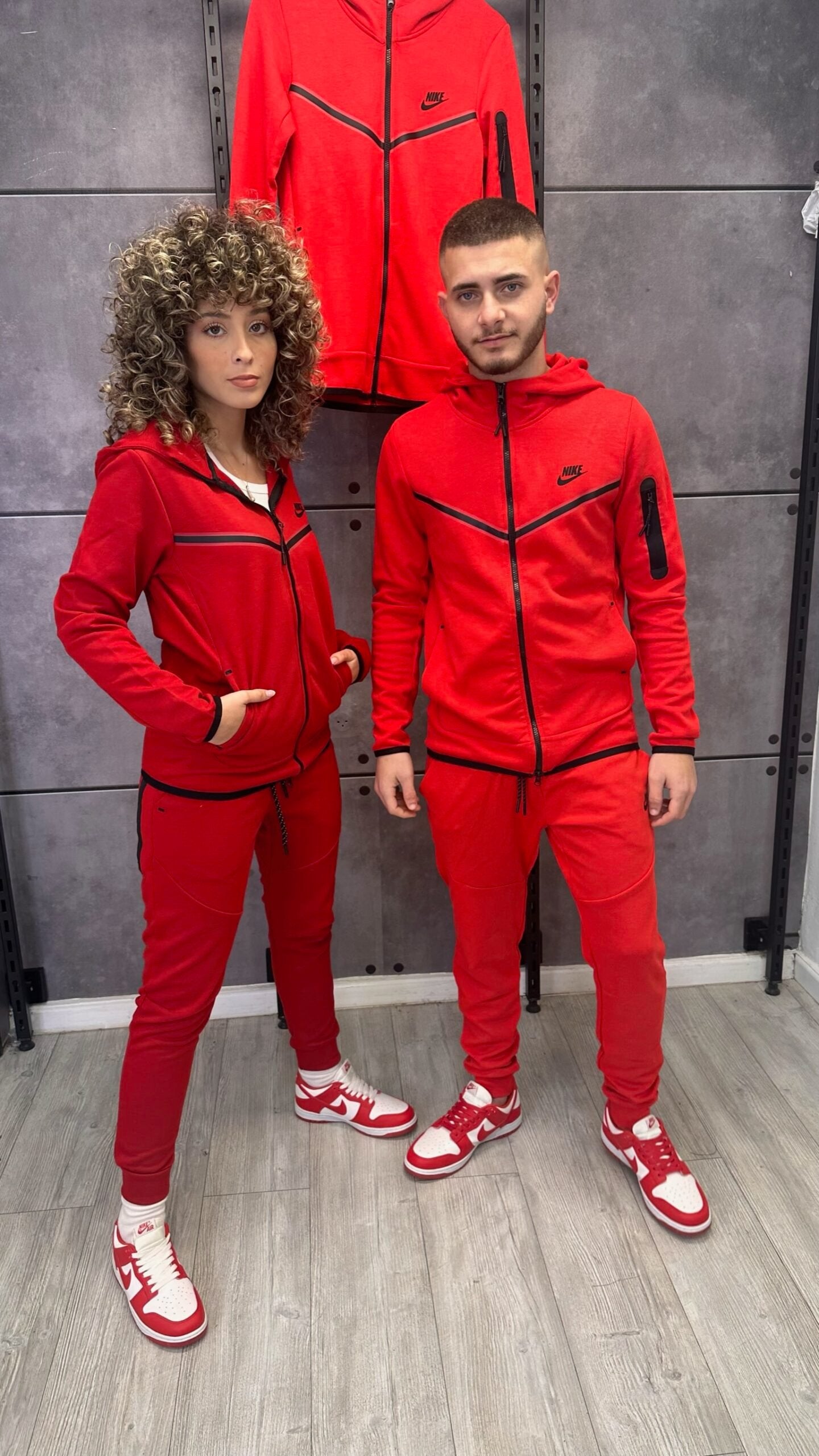 חליפה אדום - 2023 TECH FLEECE - יוניסקס