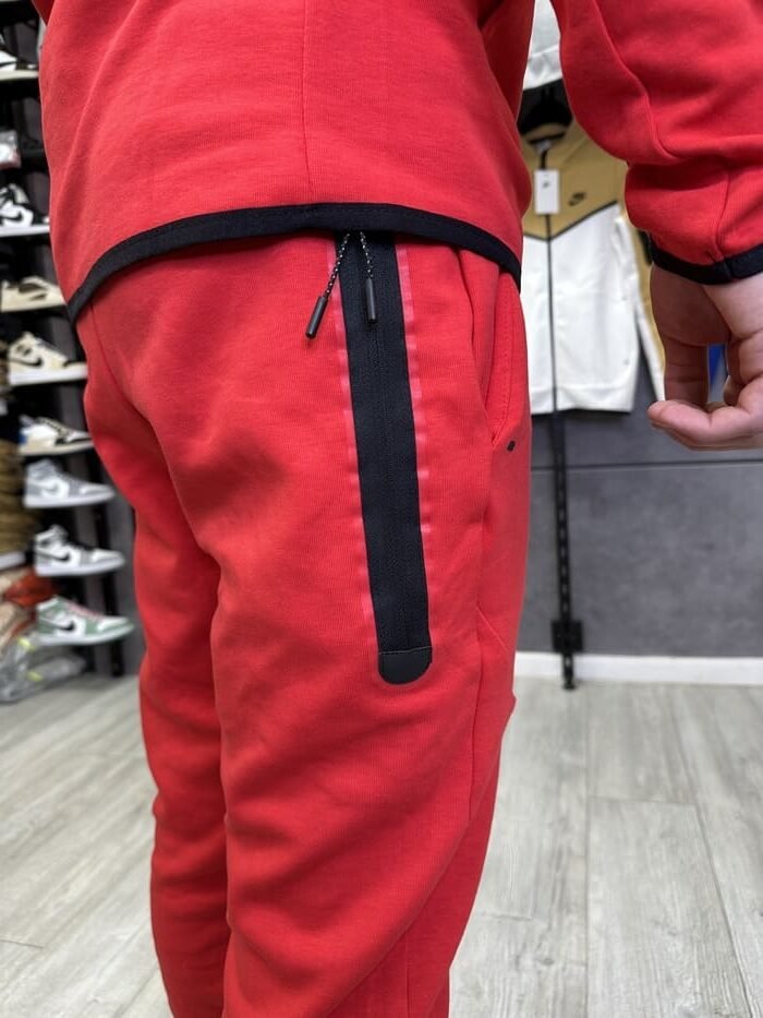 חליפה אדום - 2023 TECH FLEECE - יוניסקס