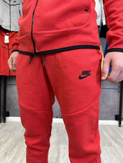 חליפה אדום - 2023 TECH FLEECE - יוניסקס