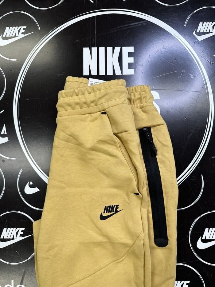 מכנס ארוך בז‘ 2023 - TECH FLEECE - יוניסקס