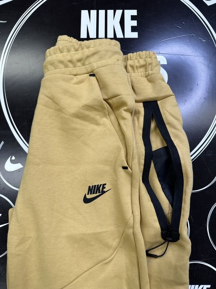 מכנס ארוך בז‘ 2023 - TECH FLEECE - יוניסקס