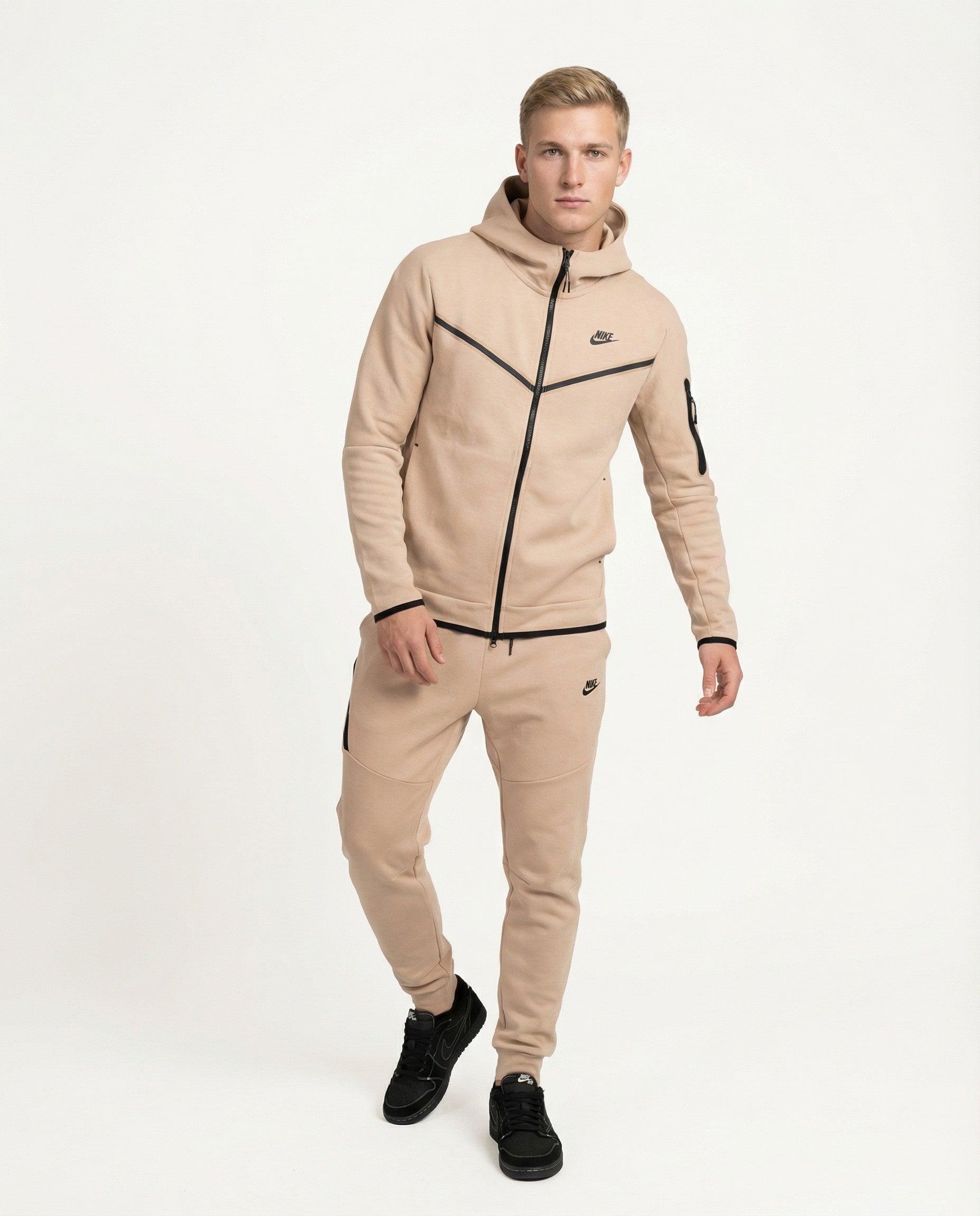 בז בהיר 2023 - TECH FLEECE -        חליפת יוניסקס