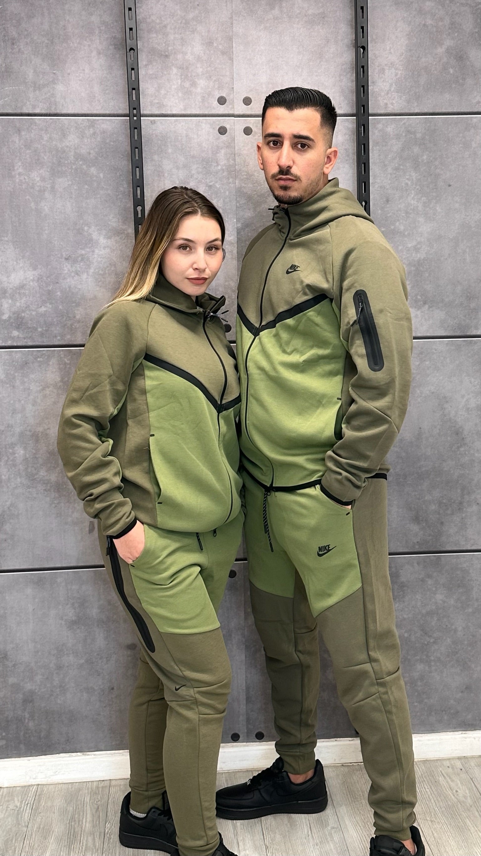 חליפה ירוק משולב 2026 - TECH FLEECE - יוניסקס