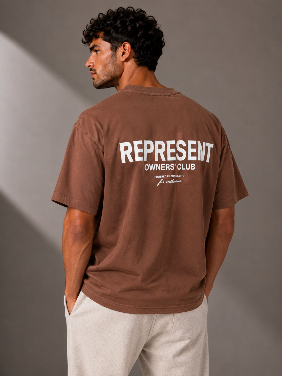טי שירט - REPRESENTS - חום כיתוב לבן
