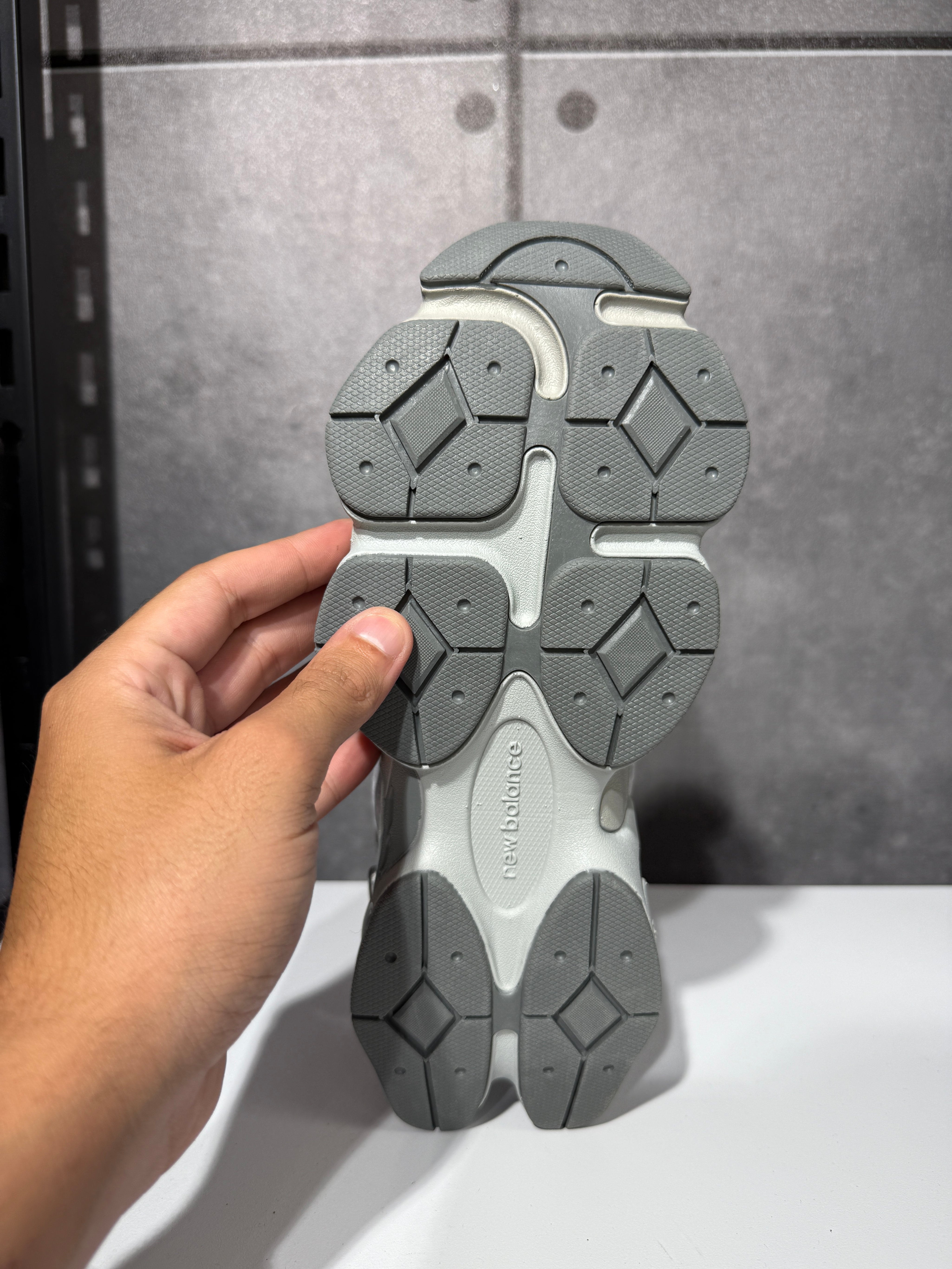 נעלי - New Balance 9060 - אפור