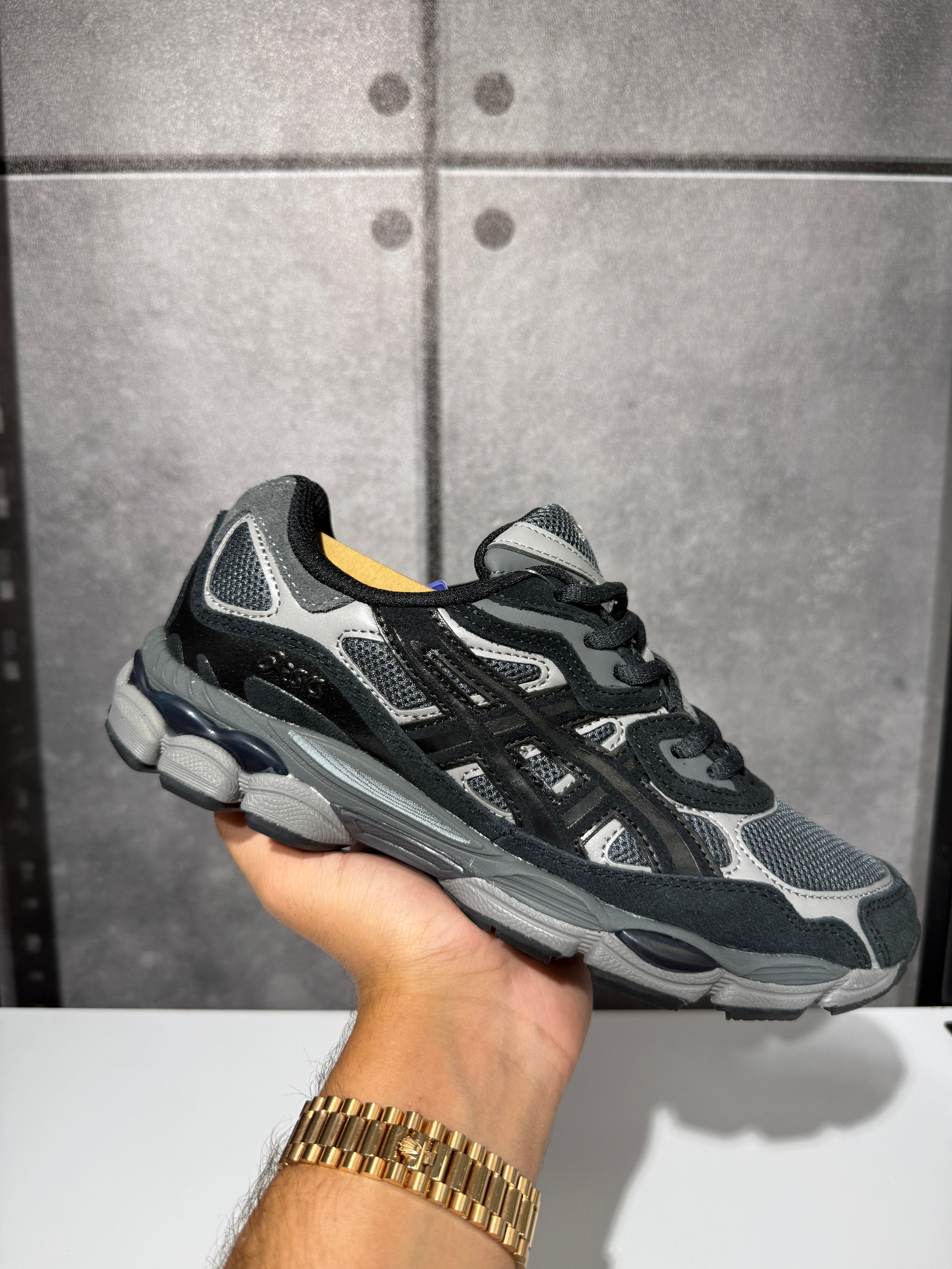 נעלי - Asics Gel NYC - אפור שחור