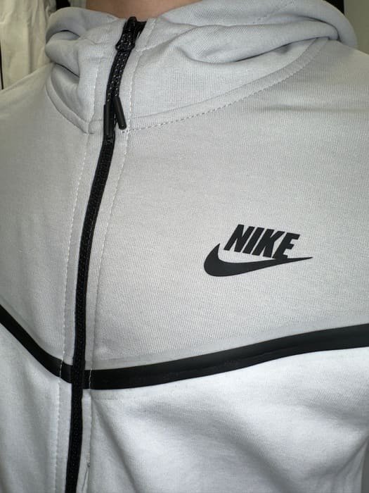 חליפה אפור לבן 2023 - TECH FLEECE - יוניסקס