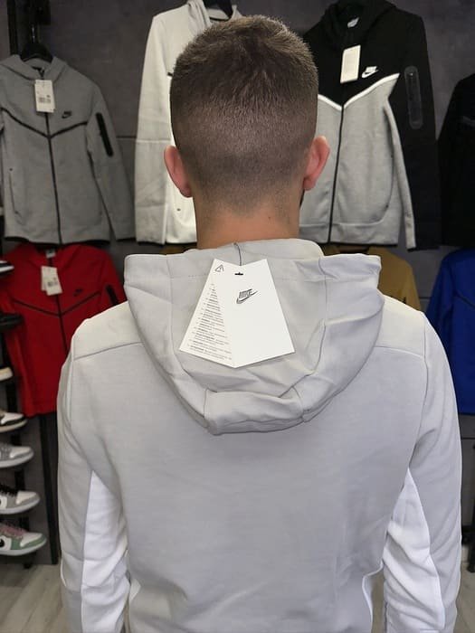 חליפה אפור לבן 2023 - TECH FLEECE - יוניסקס