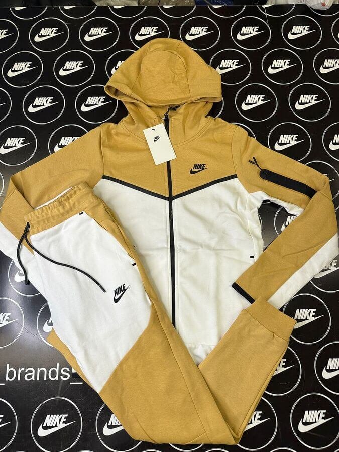 חליפה בז‘ לבן 2023 - TECH FLEECE - יוניסקס