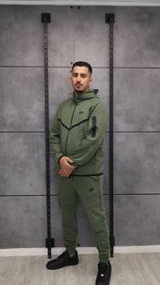 חליפה ירוק 2023 - TECH FLEECE - יוניסקס