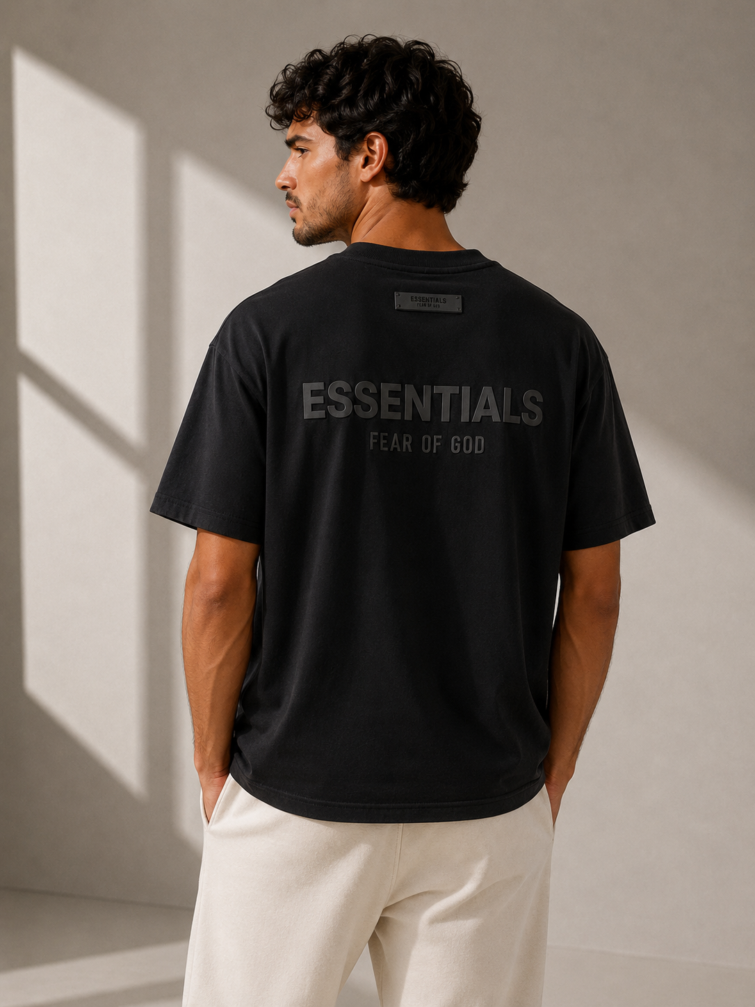 טי שירט - ESSENTIALS - שחור  כיתוב שחור