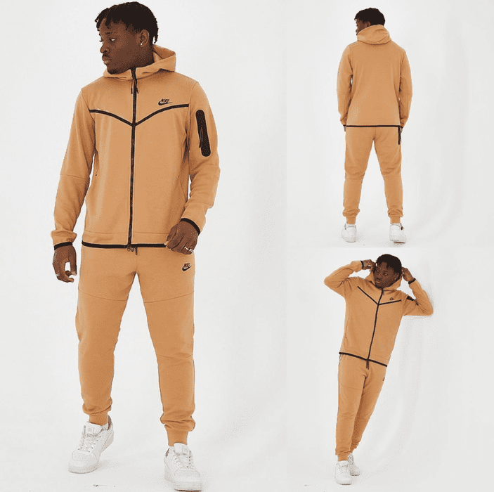 חליפה בז’ 2023 - TECH FLEECE - יוניסקס