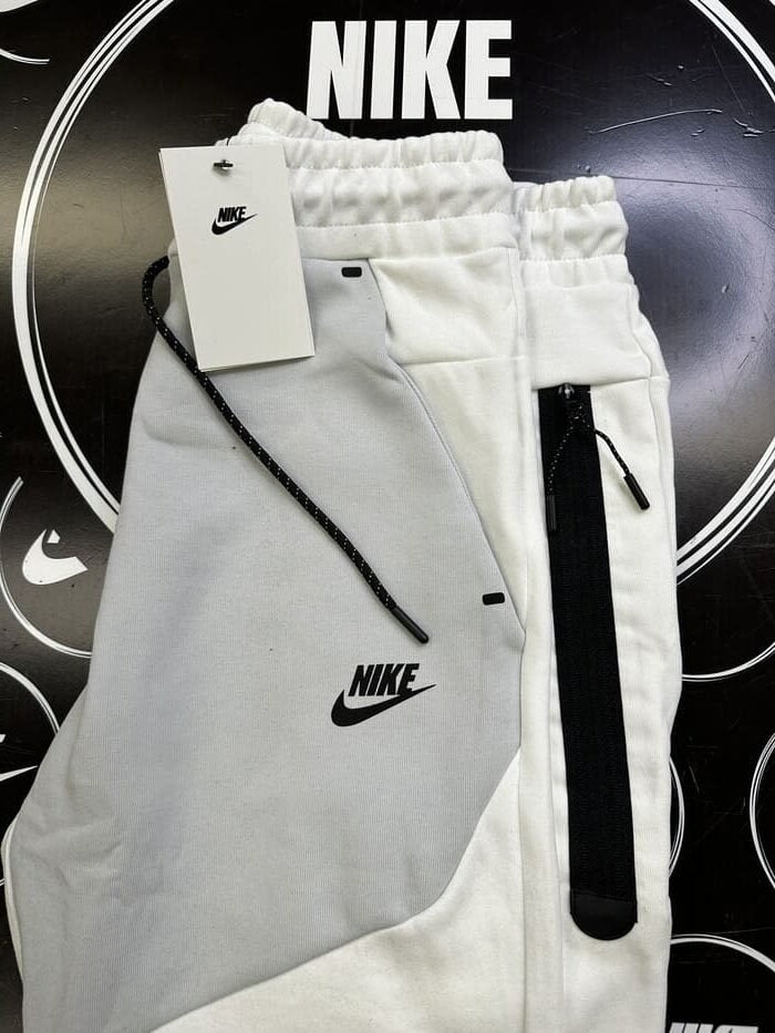 מכנס ארוך אפור לבן 2023 - TECH FLEECE - יוניסקס