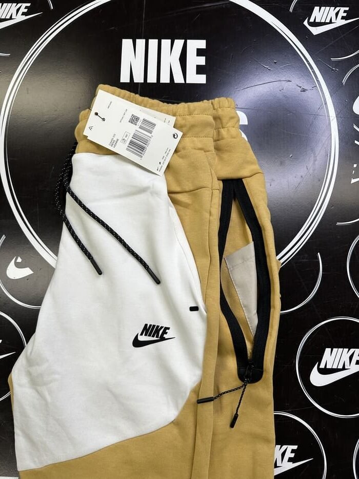 מכנס ארוך בז‘ לבן 2023 - TECH FLEECE - יוניסקס