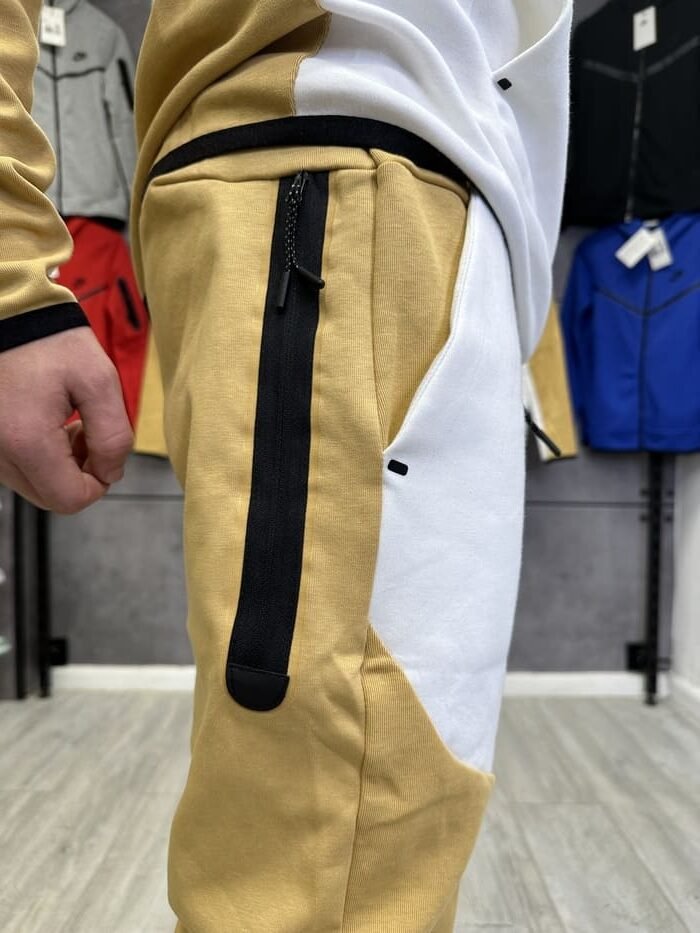 חליפה בז‘ לבן 2023 - TECH FLEECE - יוניסקס