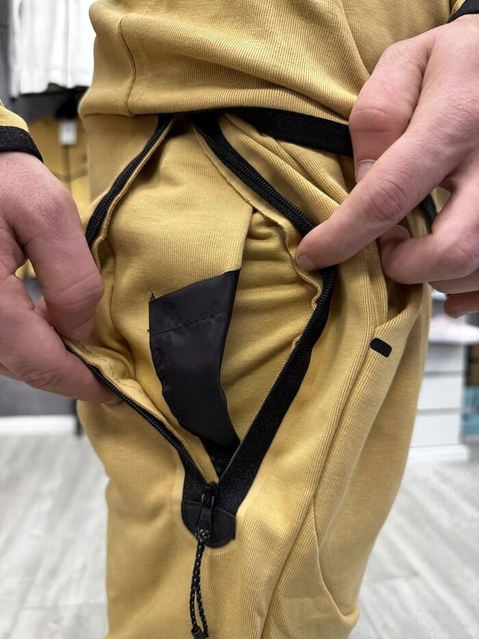 חליפה בז’ 2023 - TECH FLEECE - יוניסקס