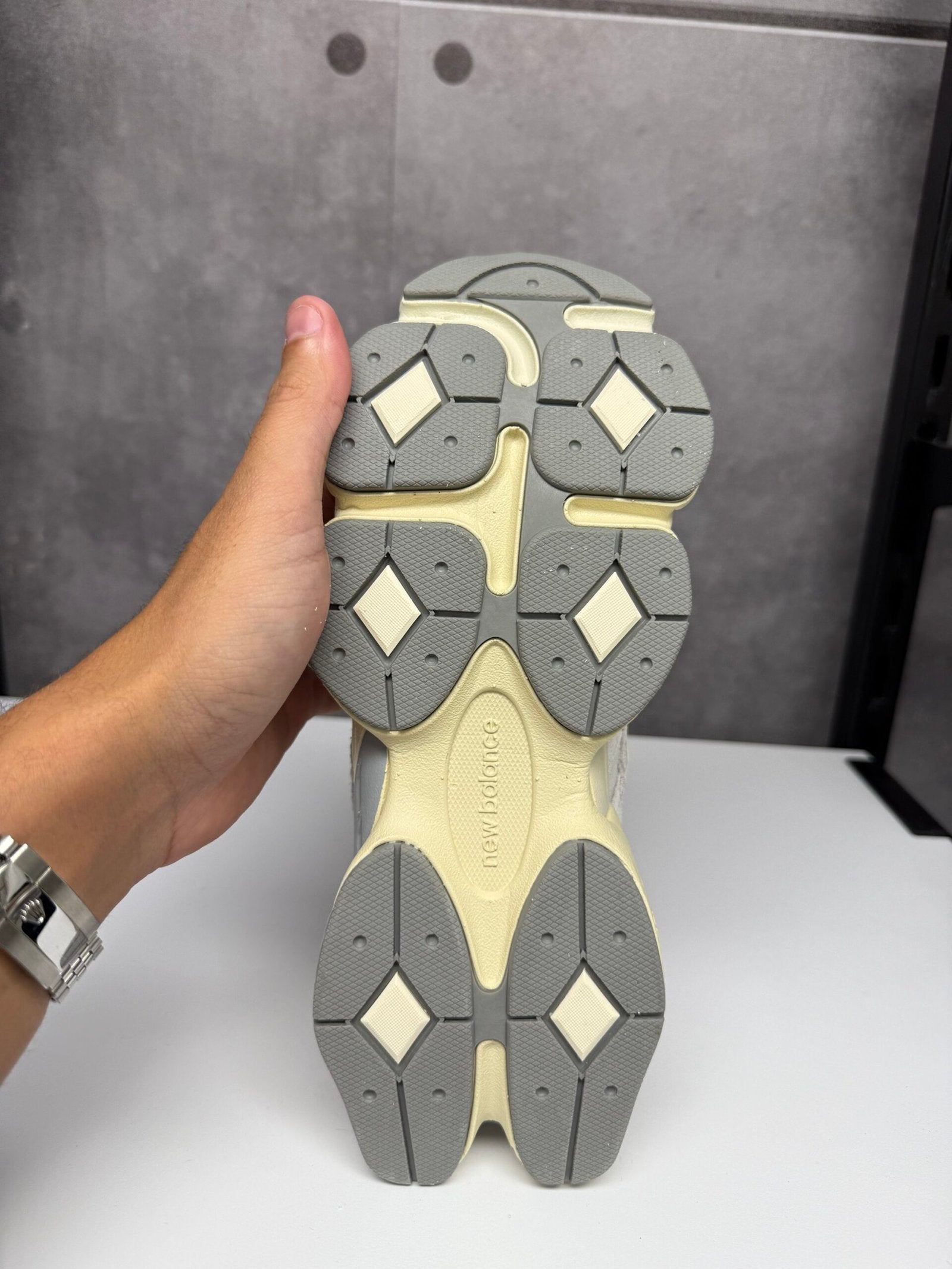 נעלי - New Balance 9060 - שמנת ג׳מס