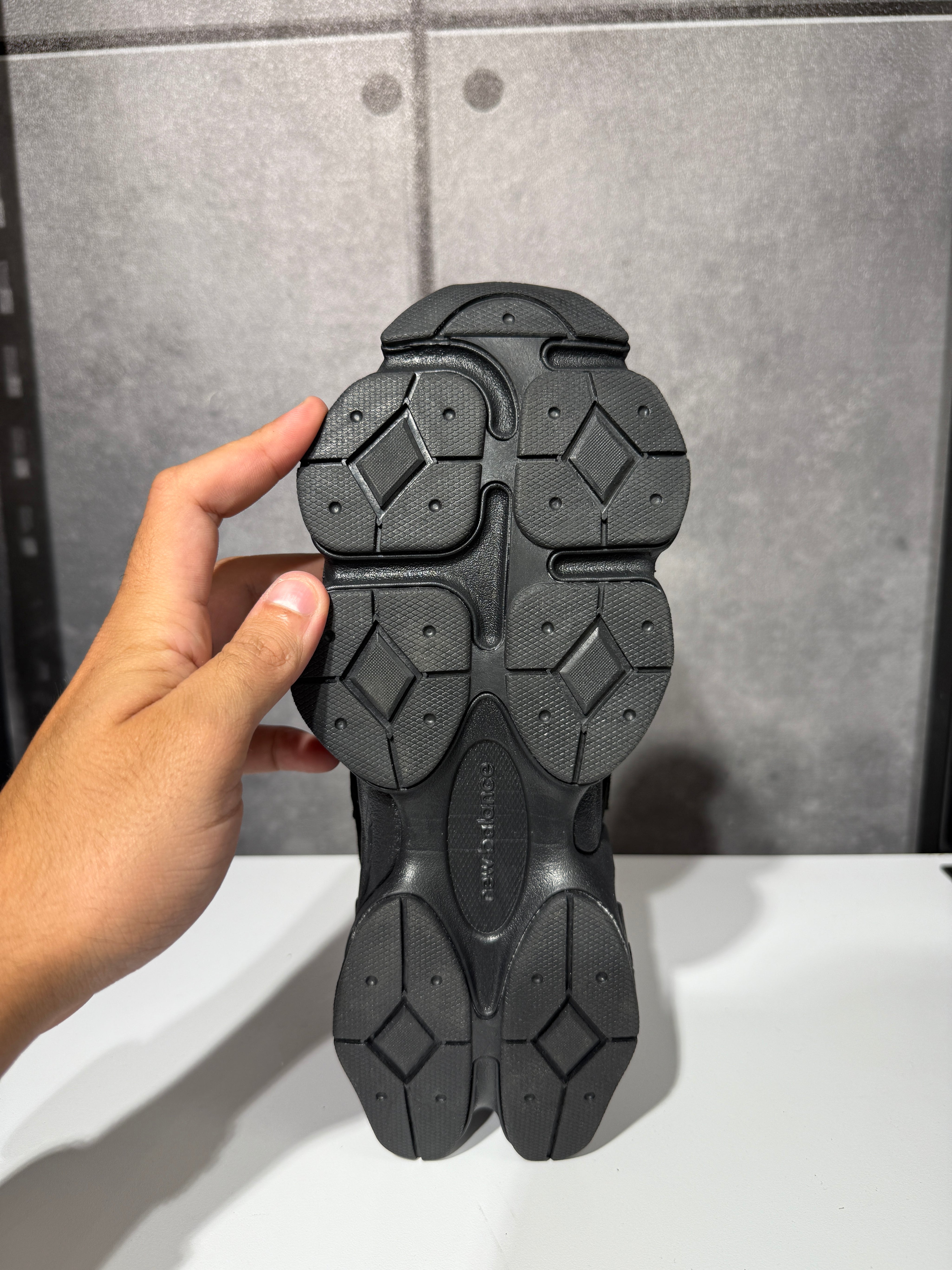 נעלי - New Balance 9060 - שחור תפר לבן