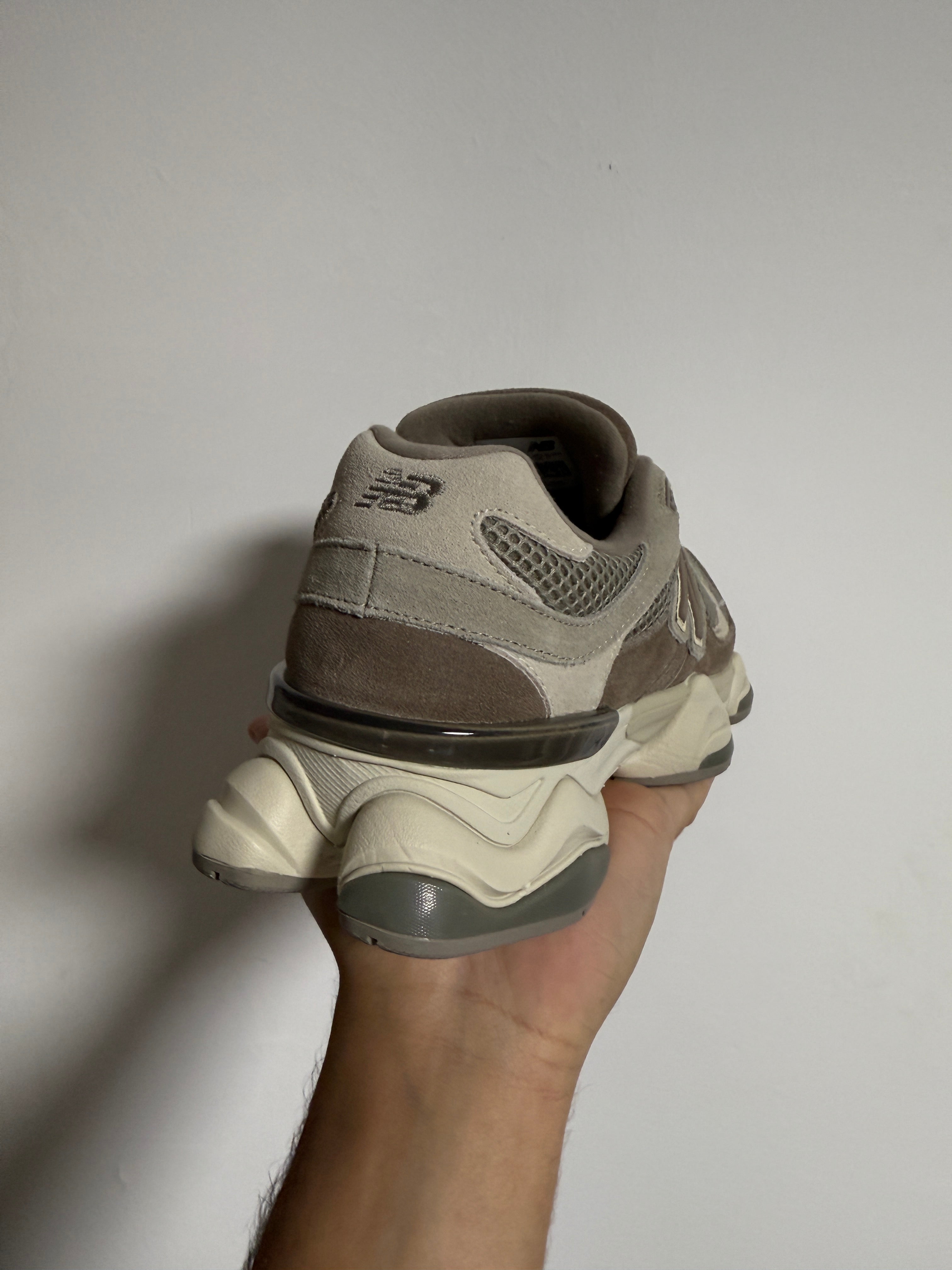 נעלי - New Balance 9060 - חום בז