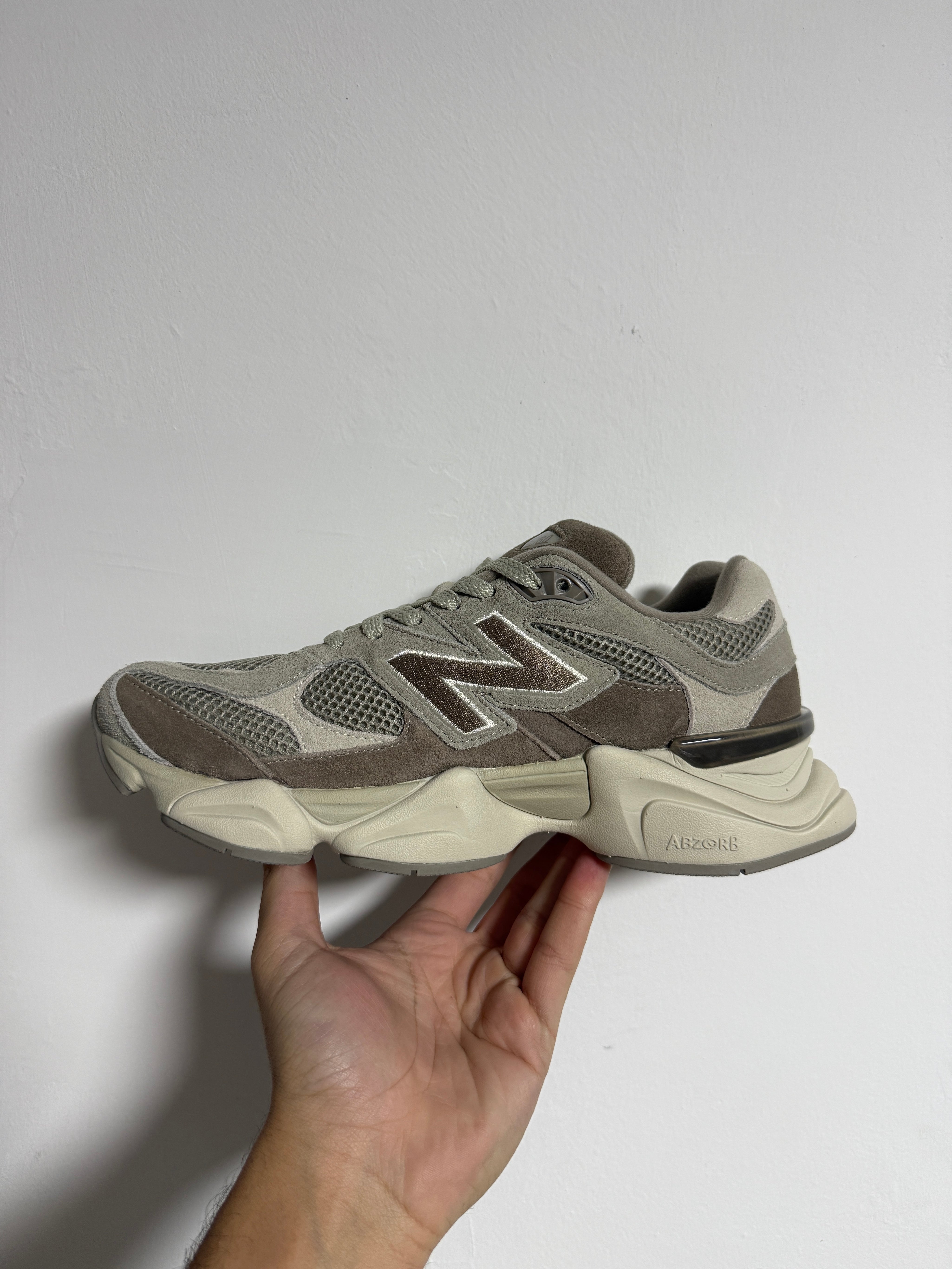נעלי - New Balance 9060 - חום בז
