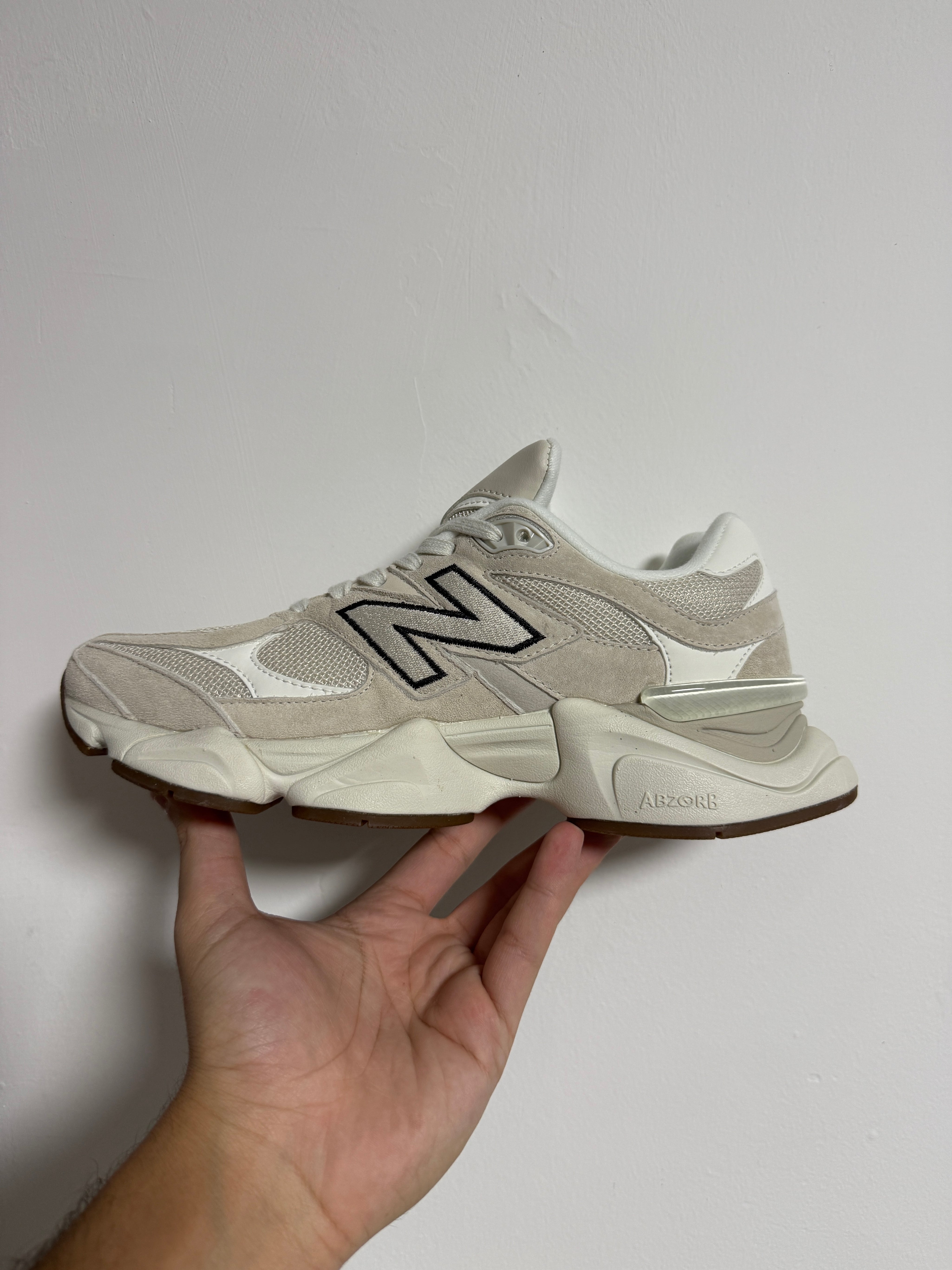 נעלי - New Balance 9060 - שמנת סמל מנומר