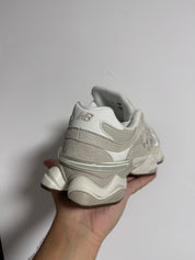 נעלי - New Balance 9060 - שמנת סמל מנומר