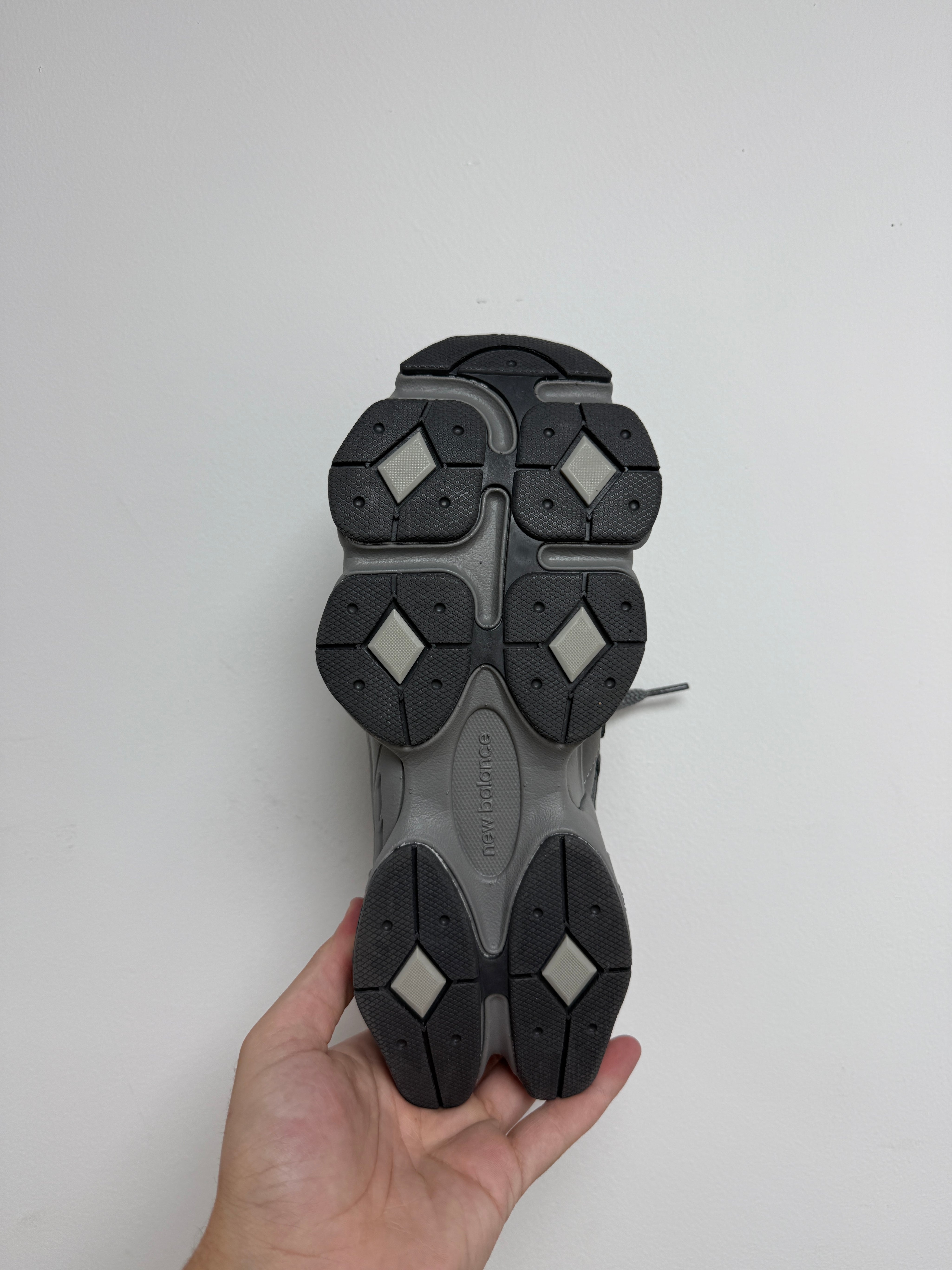 נעלי - New Balance 9060 - אפור כהה