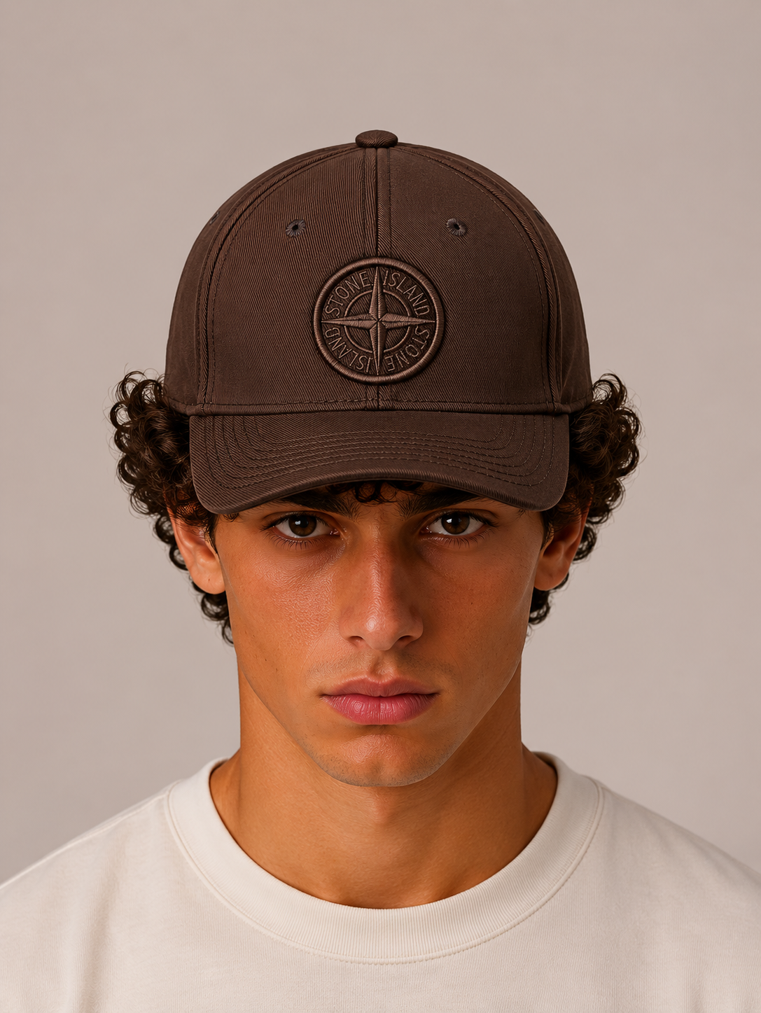 כובע STONE ISLAND - חום עם לוגו חום