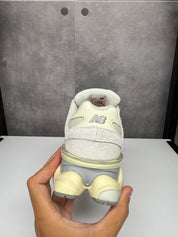 נעלי - New Balance 9060 - שמנת ג׳מס