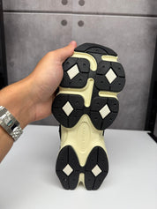 נעלי - New Balance 9060 - שחור לבן שמנת