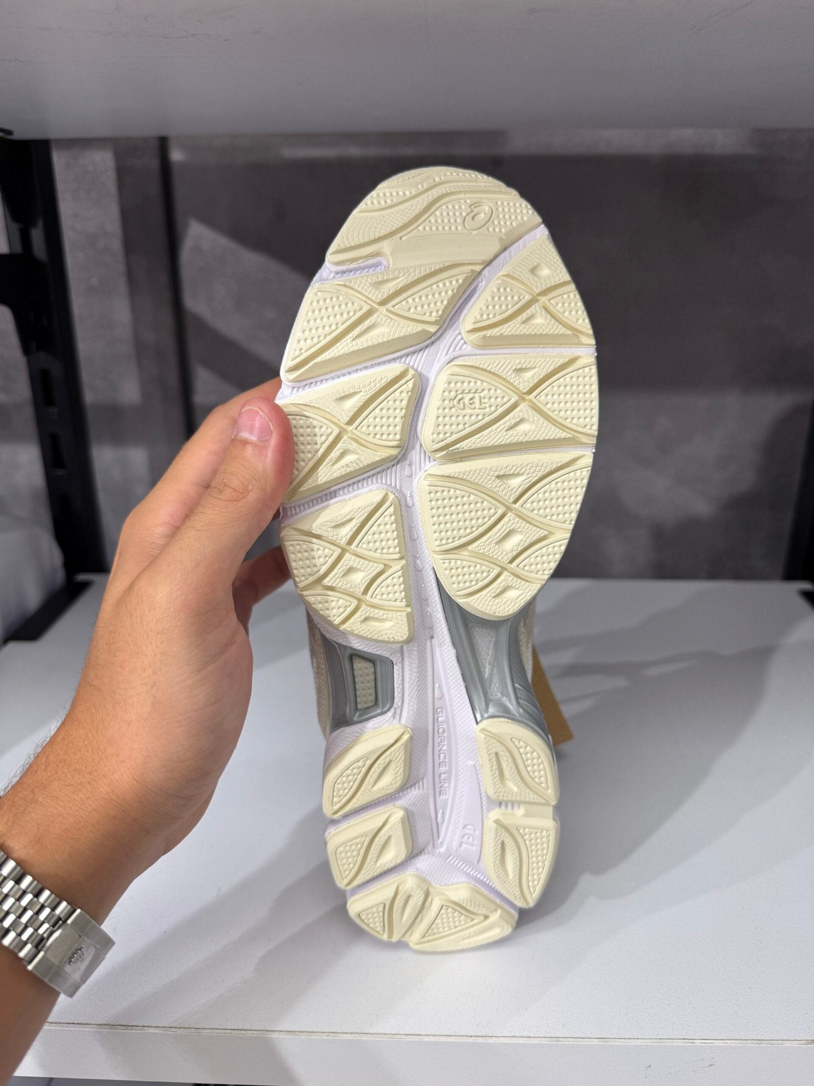 נעלי - Asics Gel NYC - שמנת