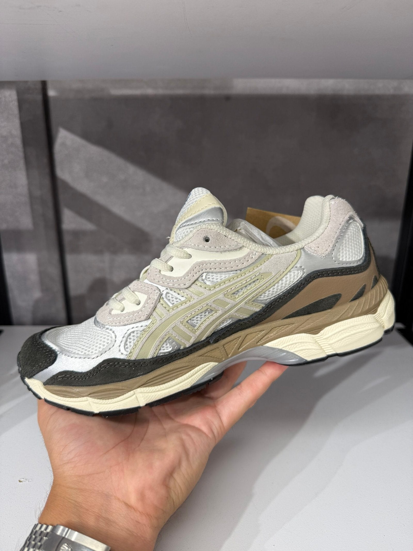 נעלי - Asics Gel NYC - חום לבן